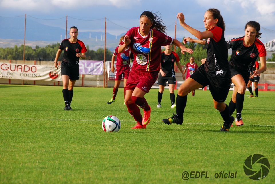 FÚTBOL FEMENINO<br /><br />EL ATHLETIC SE IMPONE A OSASUNA Y EDF EN VAREA<br />por: Diario de La Rioja<br /><br />http://www.larioja.com/deportes/futbol/201508/09/athletic-impone-osasuna-varea-20150809003919-v.html